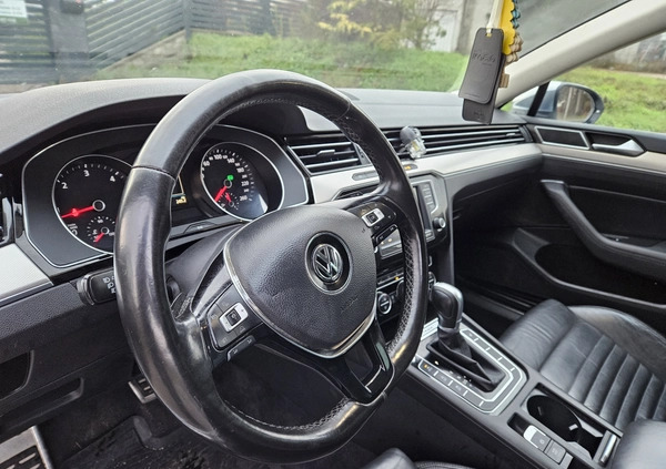 Volkswagen Passat cena 59900 przebieg: 221000, rok produkcji 2016 z Łobez małe 596